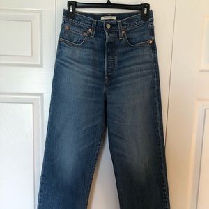 Levi’s Ribcage straight cropped jeans